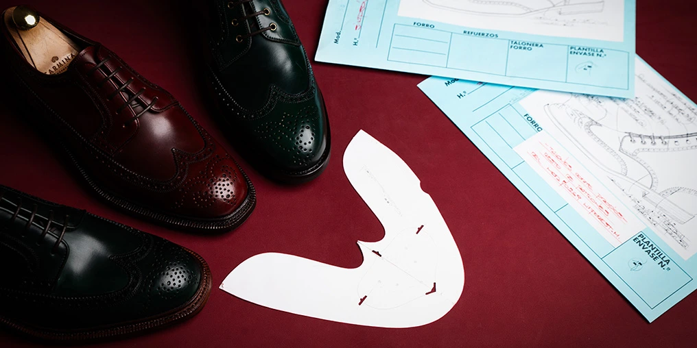 Schuhe mit Flügelkappe und Schnittteil bei Carmina Shoemaker