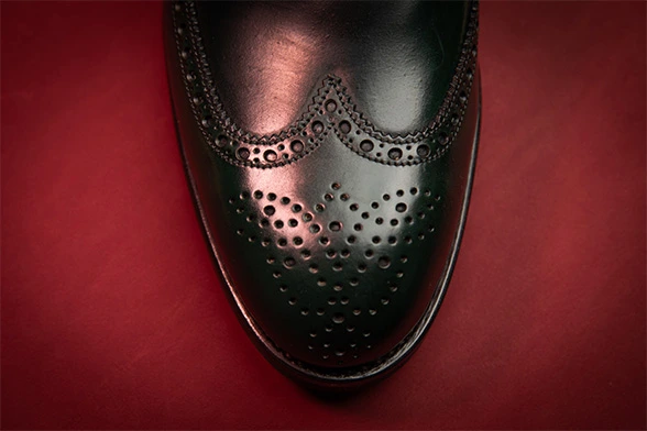 Vue de dessus d’un bout golf avec perforations brogue